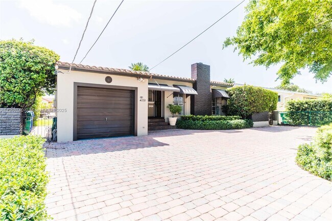 Building Photo - 1921 SW 18th Ave