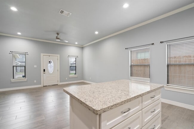 Building Photo - 1010 Tesoro Stone