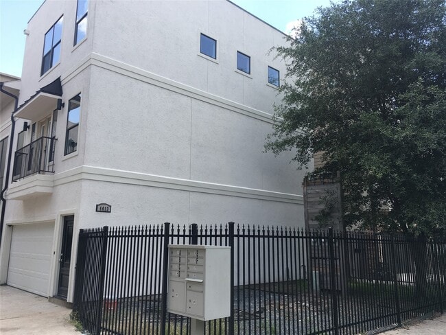 Building Photo - 4413 Koehler St