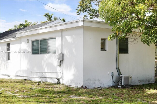 Building Photo - 1501 N 58th Ave