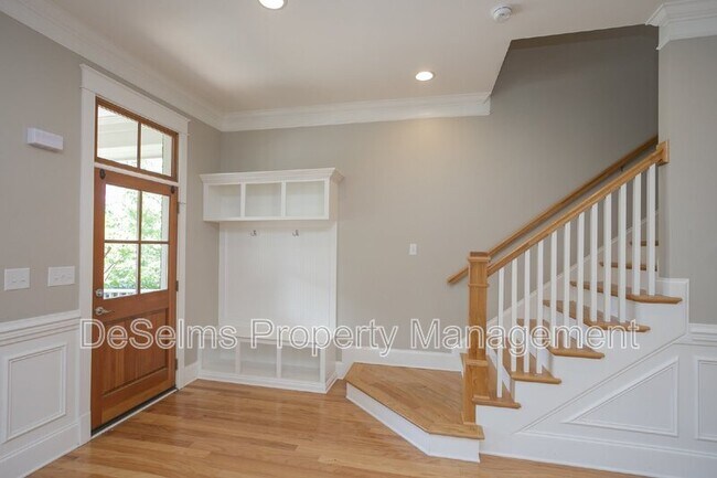 Building Photo - 3866 Somers Ln