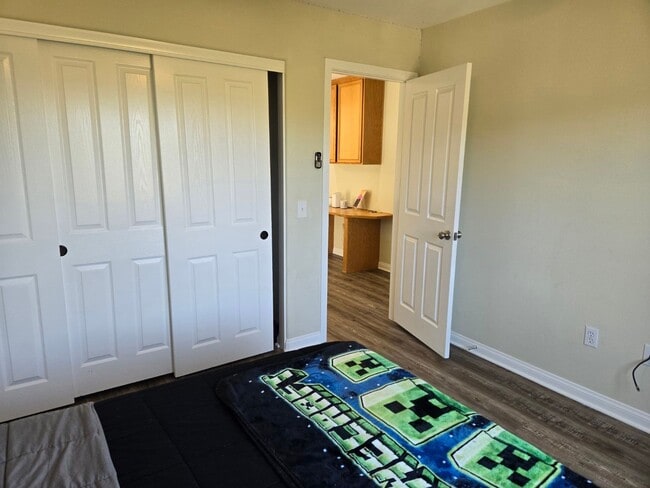 Building Photo - 4 BR 2.5 BA detached modern single-family home.