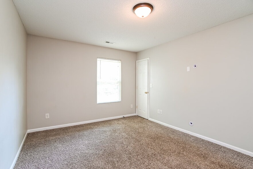 Building Photo - 2739 Highland Park Dr