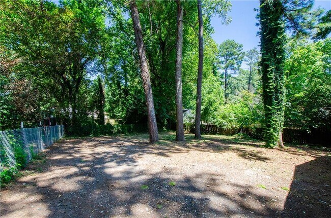 Building Photo - 4244 Lindsey Dr