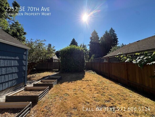 Building Photo - 2252 SE 70th Ave