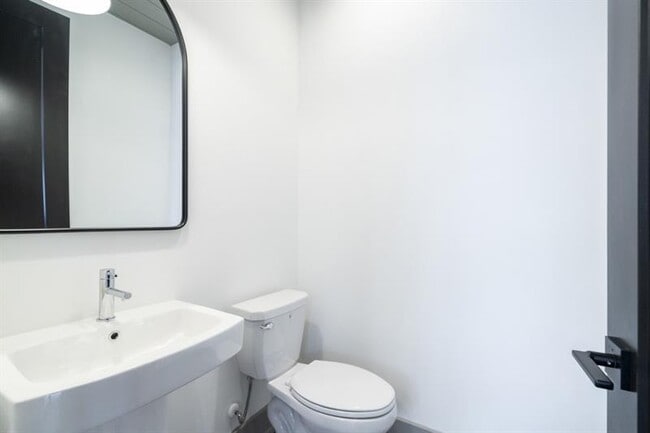 Building Photo - 42 Becker Pl NW