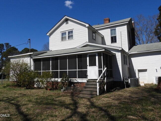 Building Photo - 483 W Salisbury St