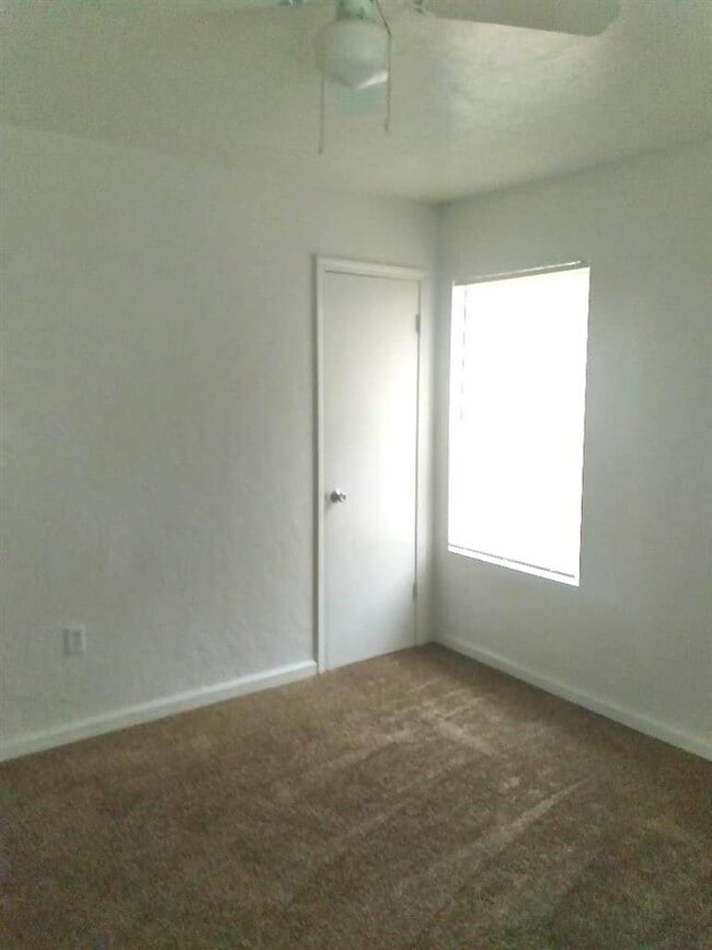 Building Photo - 1175 NW Ozmun Ave