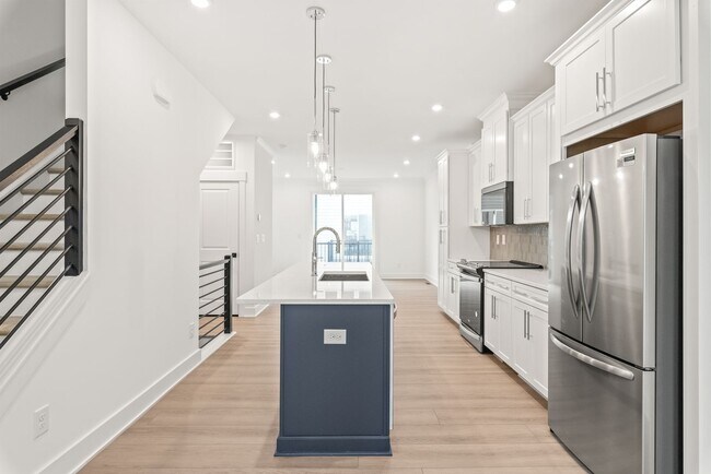 Building Photo - (Move-in Special) 3 Bedroom Townhome in LoSo!