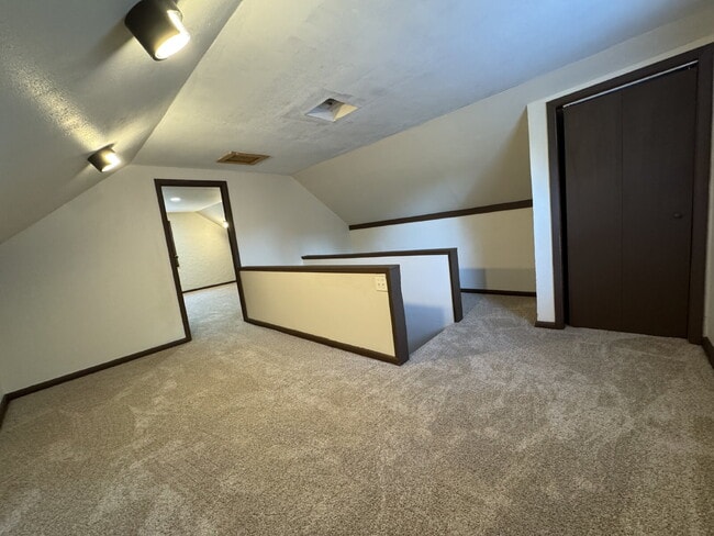 Building Photo - SPACE, CHARM & FLEXIBILITY — ALL IN ONE 3 BED, 1 BATH HOME!