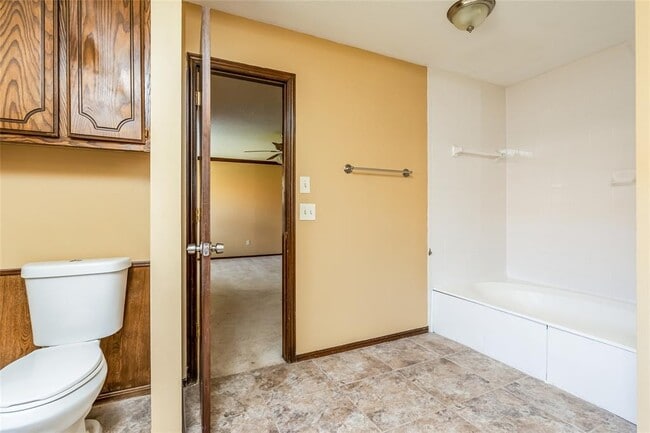 Building Photo - 708 Cactus Ct