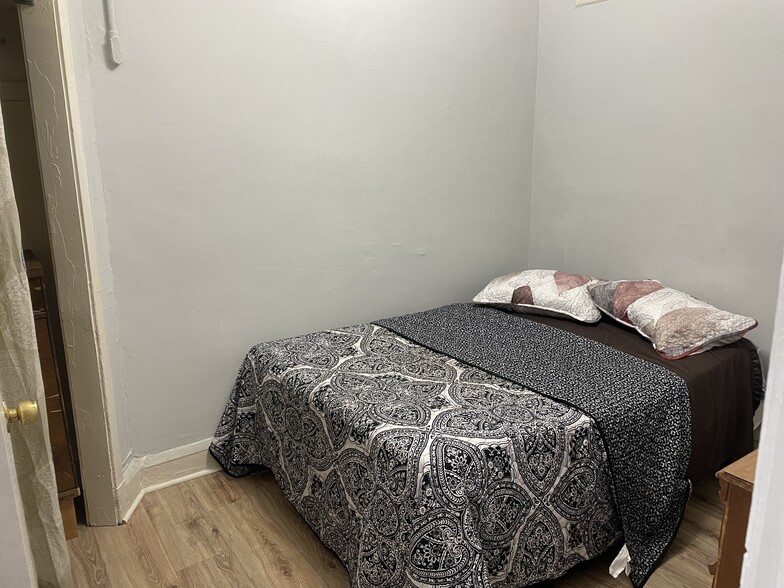 Building Photo - 2344 Prospect Ave E