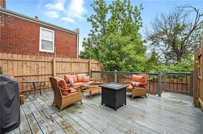 Building Photo - 2511 Mission St