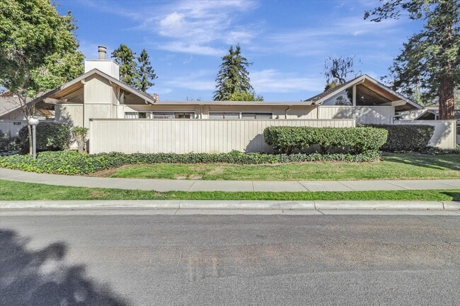 Building Photo - Charming 2 Bed 2 Bath Sunnyvale Condo with Vaulted Ceilings and Patio