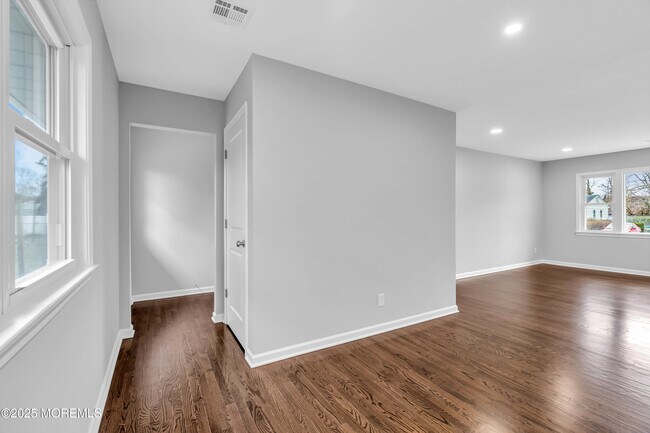 Building Photo - 1230 Dove St