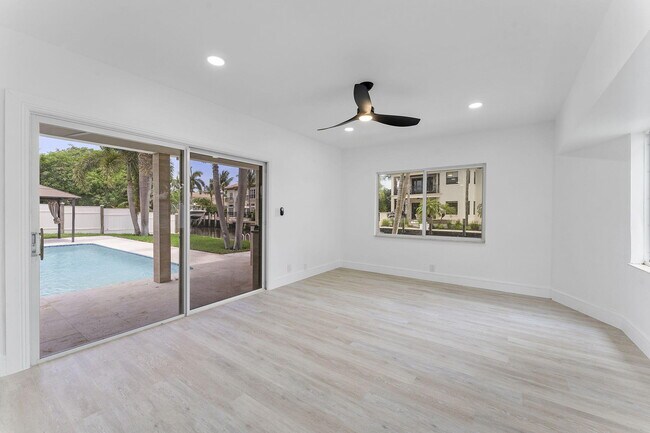 Building Photo - 808 NE 72nd St