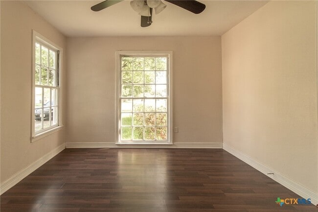 Building Photo - 1303 E Avenue G