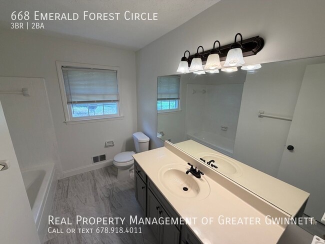 Building Photo - 668 Emerald Forest Cir SW