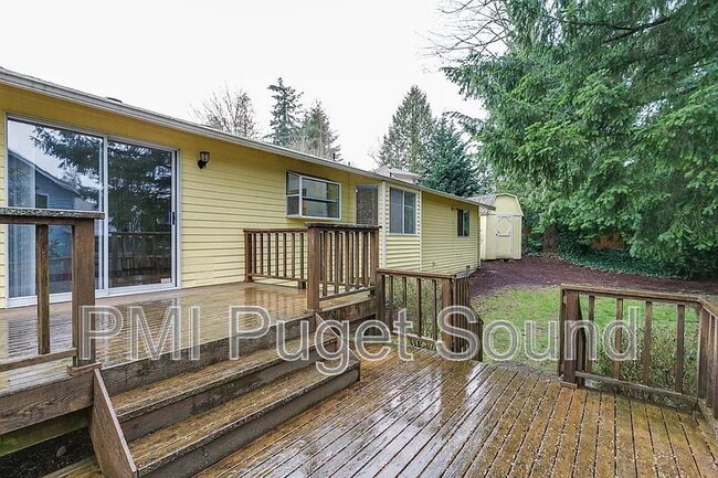 Building Photo - 22127 NE 9th Pl