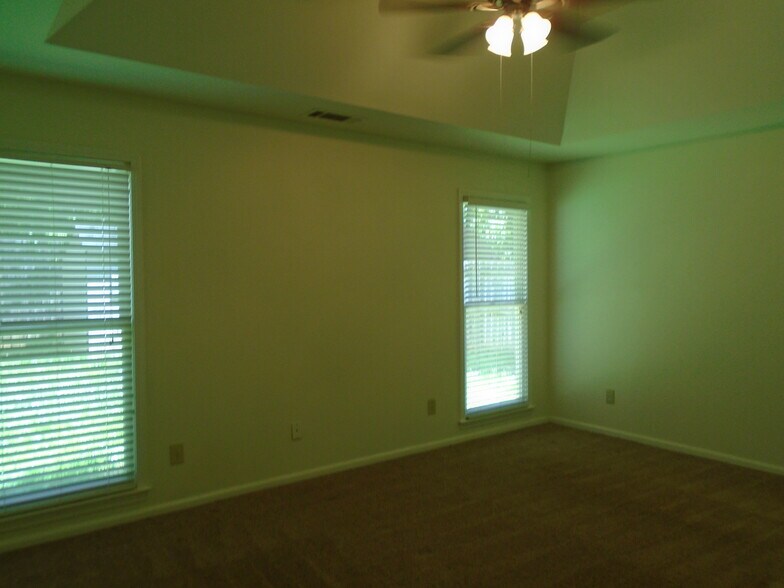 Building Photo - 3980 Brockett Walk