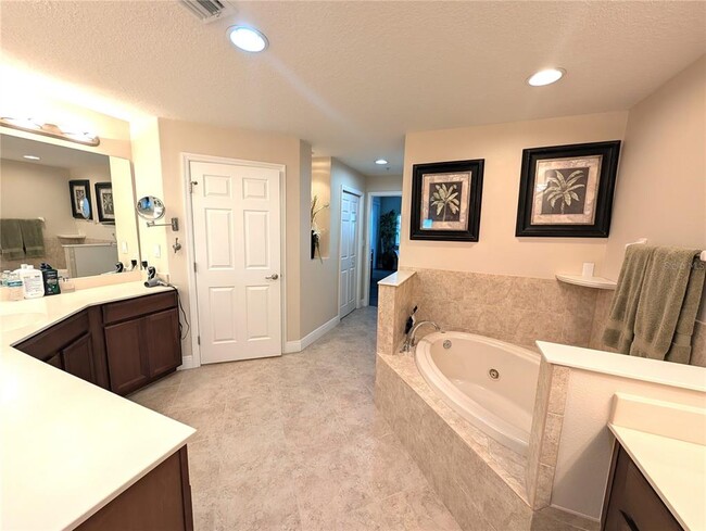 Building Photo - 7070 Key Haven Rd