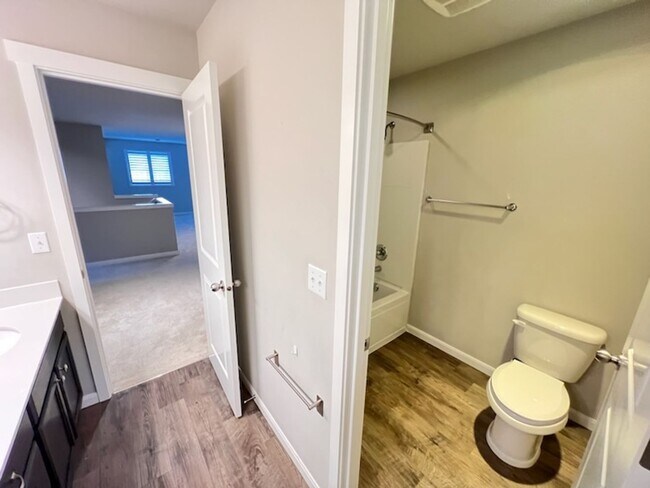 Building Photo - 5 Bedroom plus a Bonus Room in Gig Harbor