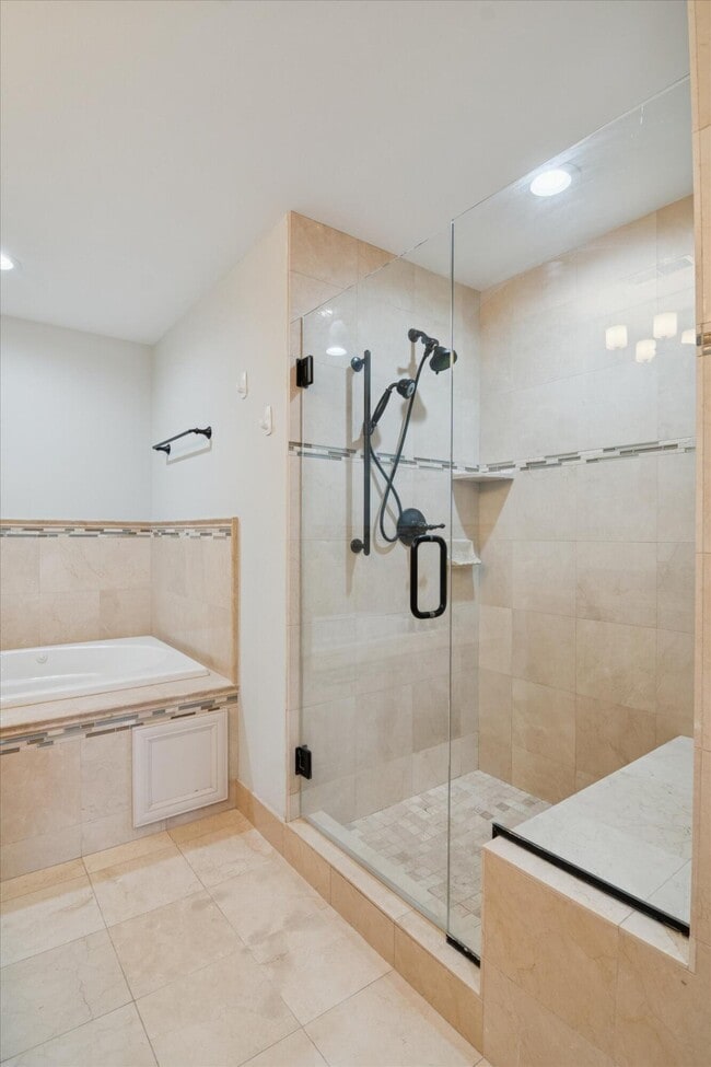 Building Photo - 934 W Huron St