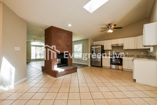 Building Photo - 2969 Ruskin St