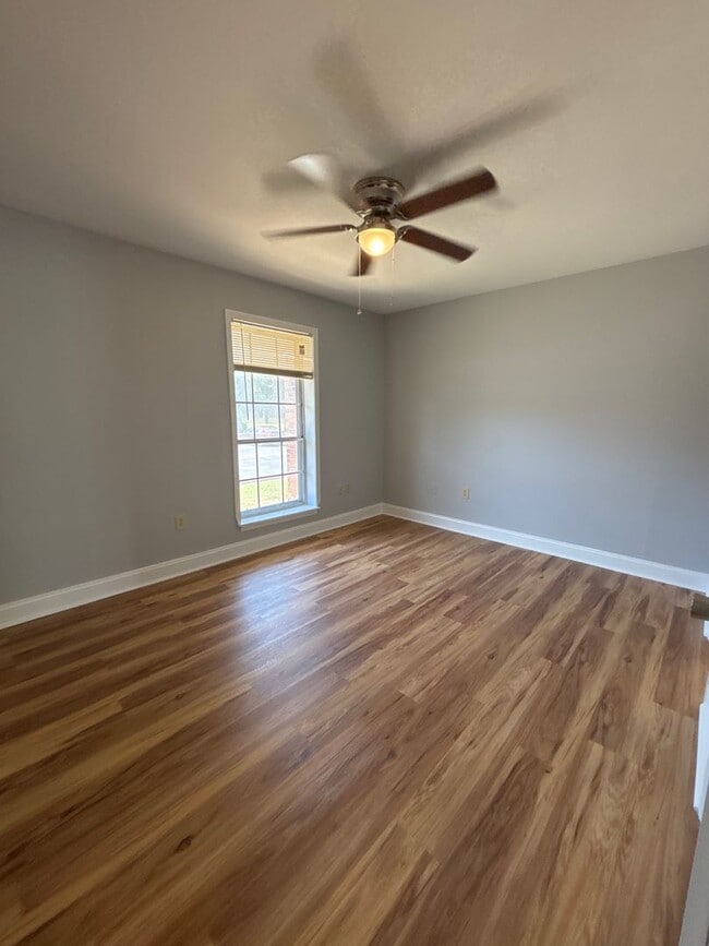 Building Photo - 2 Bed 2 Bath Coming Soon!