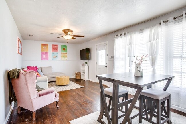 Building Photo - Pre-Leasing for July 2025!