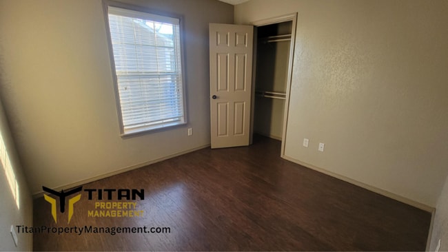 Building Photo - 3 bed/ 2 bath home by Benton River Center