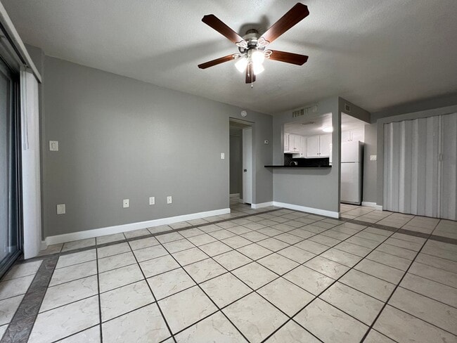 Building Photo - Altamonte Springs 1/1 Condo ~ Lakefront Community ~ Great Amenities!!