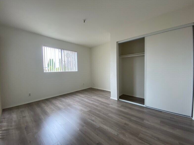Building Photo - 14020 Yukon Ave