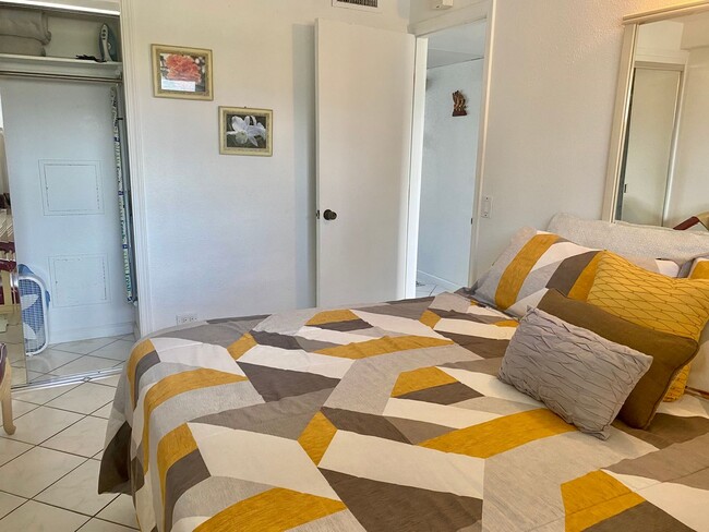 Building Photo - Work - Play - Fully Furnished 1 Bedroom wi...