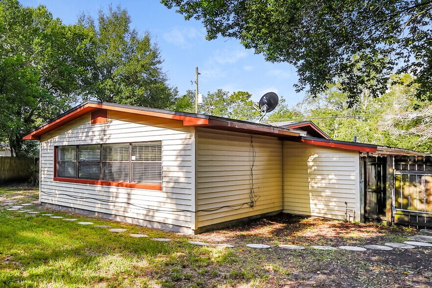 Building Photo - 5725 Fiat Ln