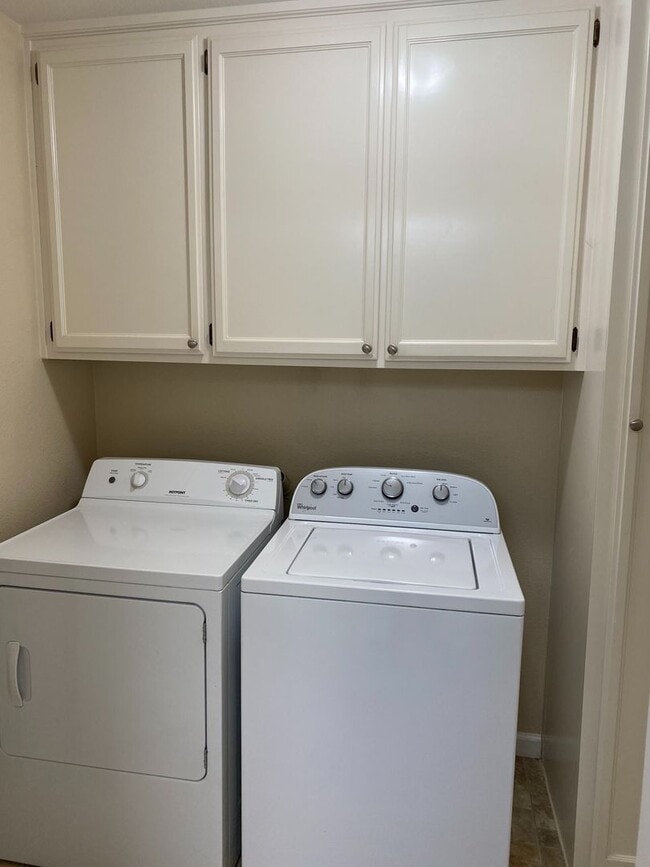 Building Photo - Adorable 3/2 on corner lot In Lake of the Pines