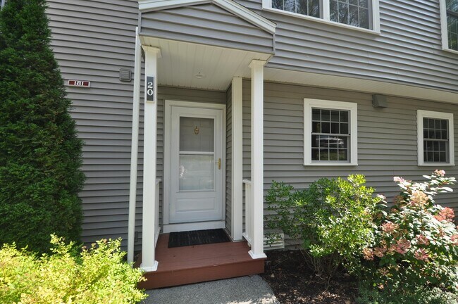 Building Photo - 181 Riverside Townhouses Rd