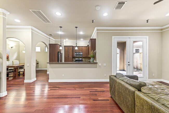 Building Photo - 11022 Robin Hood Ct
