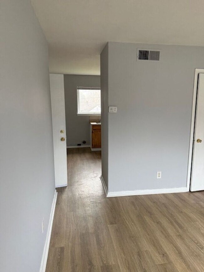 Building Photo - An Adorable two bedroom is move in ready!
