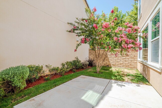Building Photo - COMING SOON! West Creek 3 Bedroom Rental H...