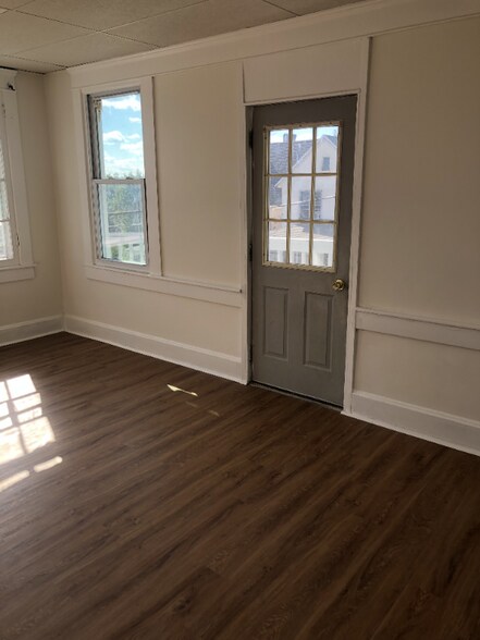 Building Photo - 448 Taylor Ave