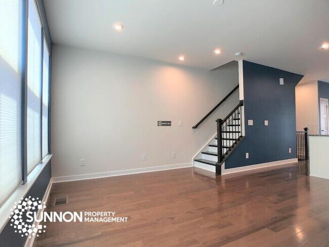 Building Photo - Beautiful 4 Story Townhome in South Charlotte!