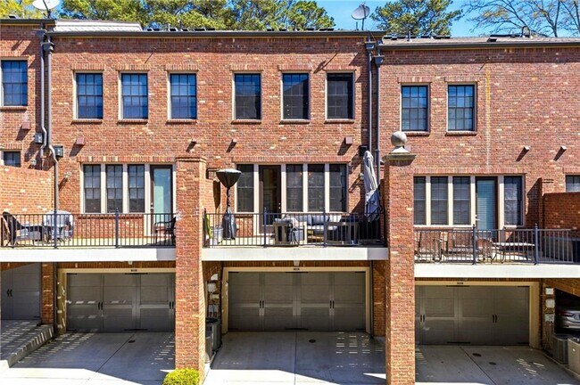 Building Photo - 2910 Hermance Dr NE