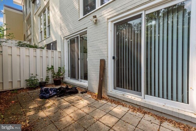 Building Photo - 160 G St SW