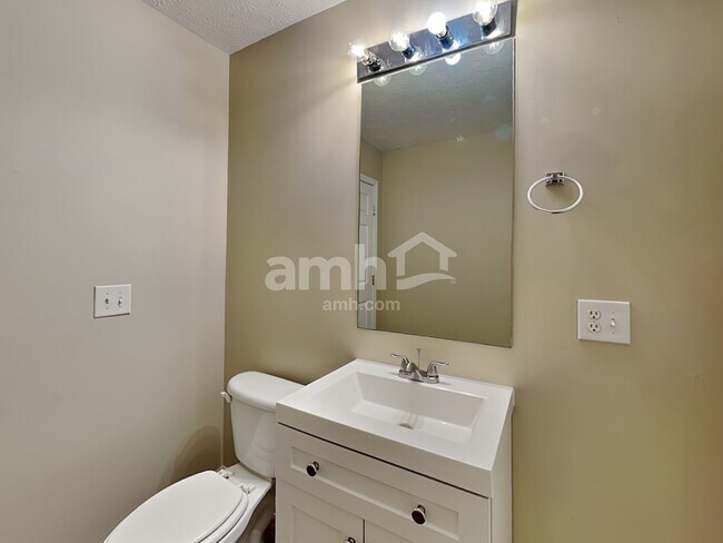 Building Photo - 884 Pin Oak Dr