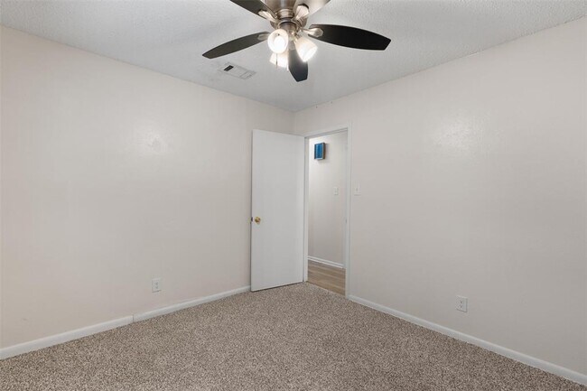 Building Photo - 325 Heartwood Dr