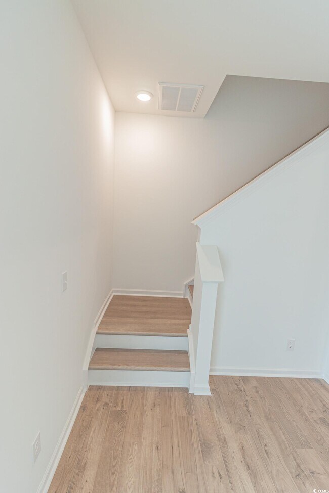 Building Photo - 203 Crescent Wy