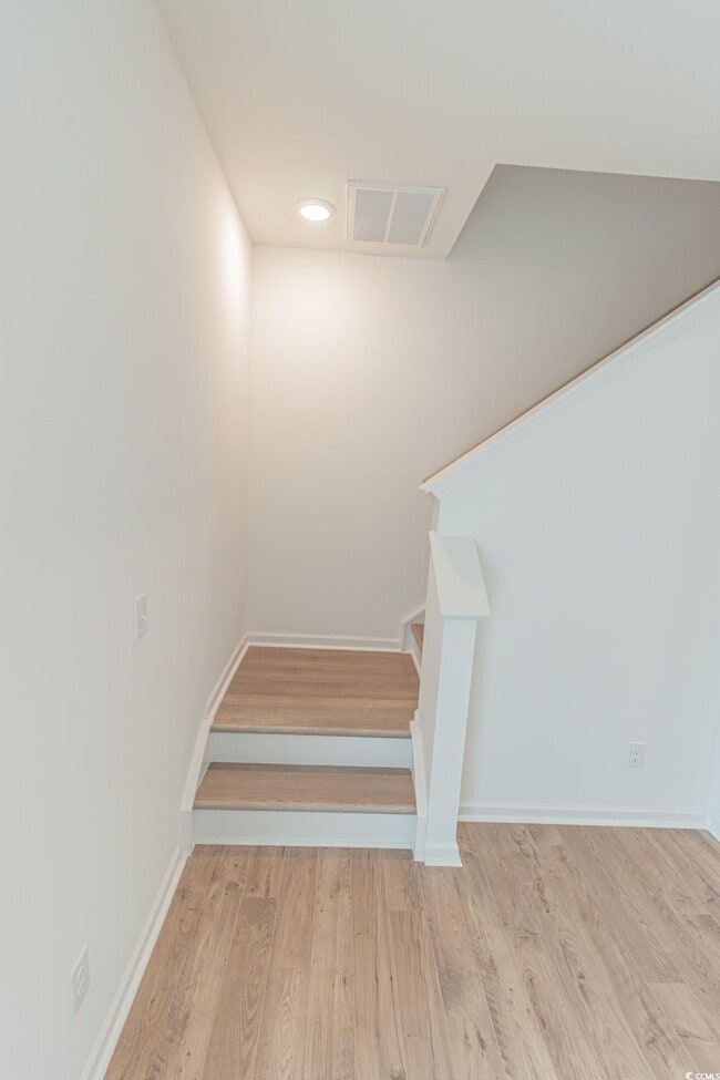 Building Photo - 207 Crescent Wy