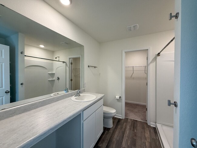 Building Photo - 3 Bedroom 2 Bath Home Located off 9 Mile R...