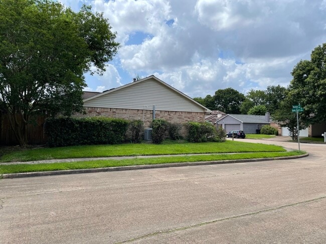 Building Photo - 5003 Spring Forest Dr